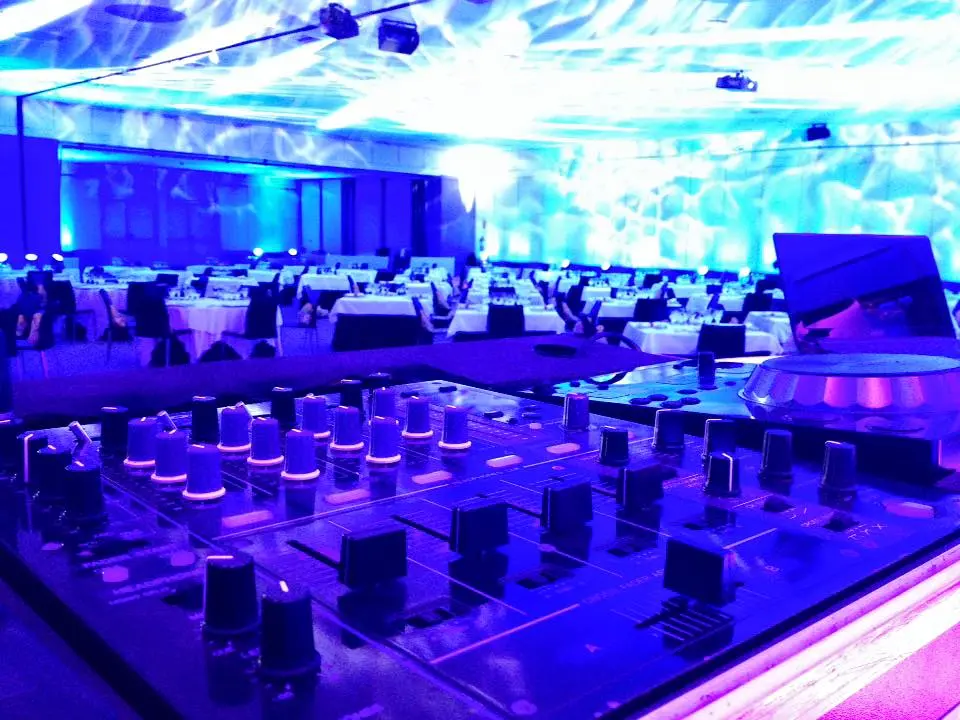 J.Music & Sound